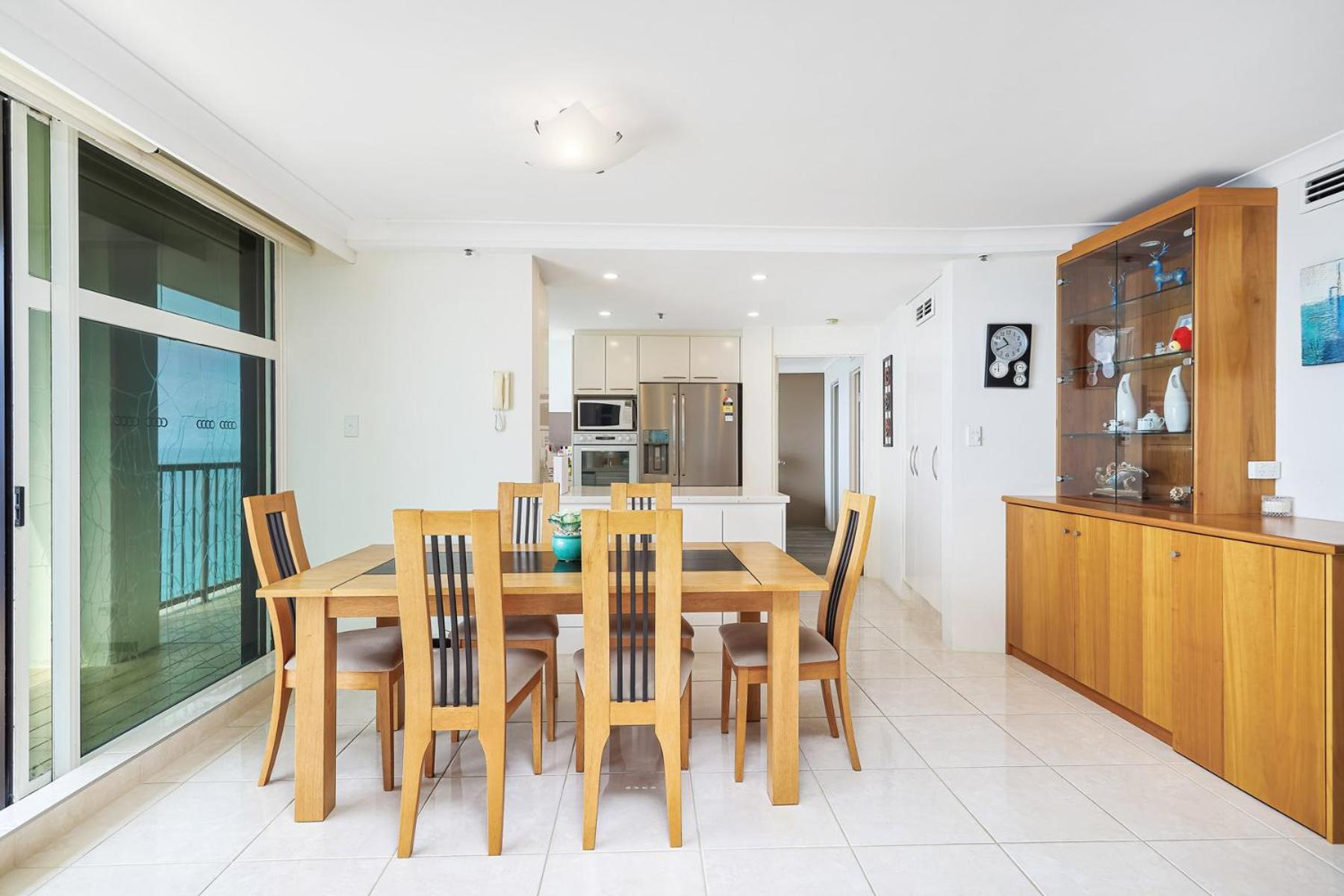 Stunning 2br Beachfront Sub-penthouse Gold Coast