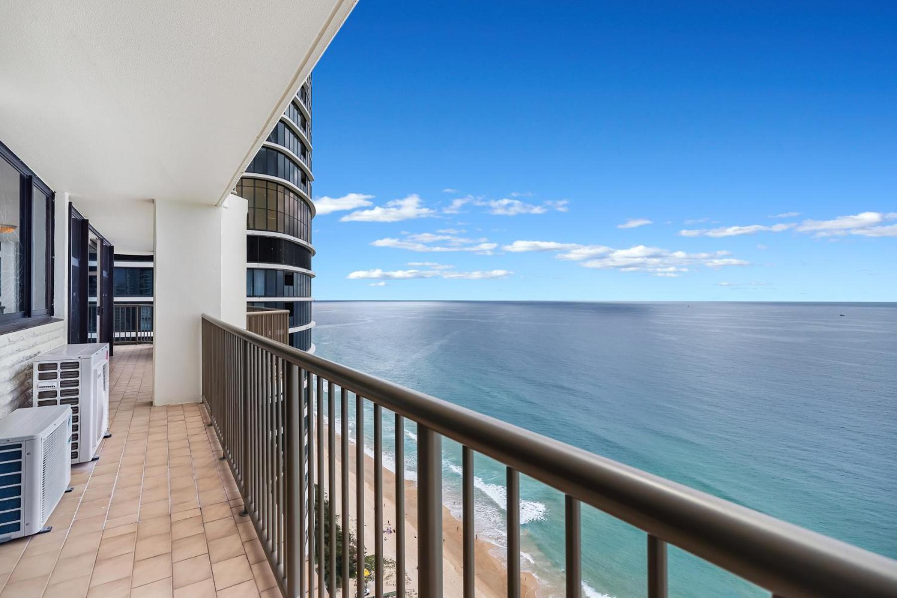 Stunning 2br Beachfront Sub-penthouse *
